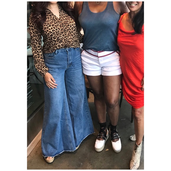 LAST2️⃣//WIDE LEG FLARE JEANS - Picture 3 of 3